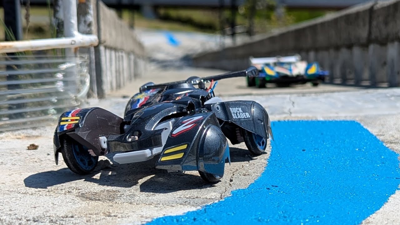 Mini 4WD】Buck Blader with a banking feature conquers a 180m