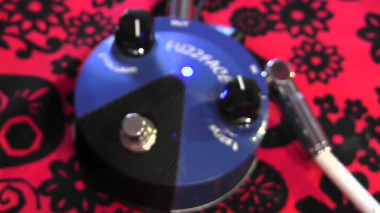 Dunlop Fuzzface Mini blue silicon fuzz guitar pedal demo with