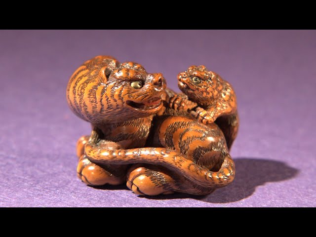 根付(netsuke) 扇形の七福神の絵柄の根付江戸時代