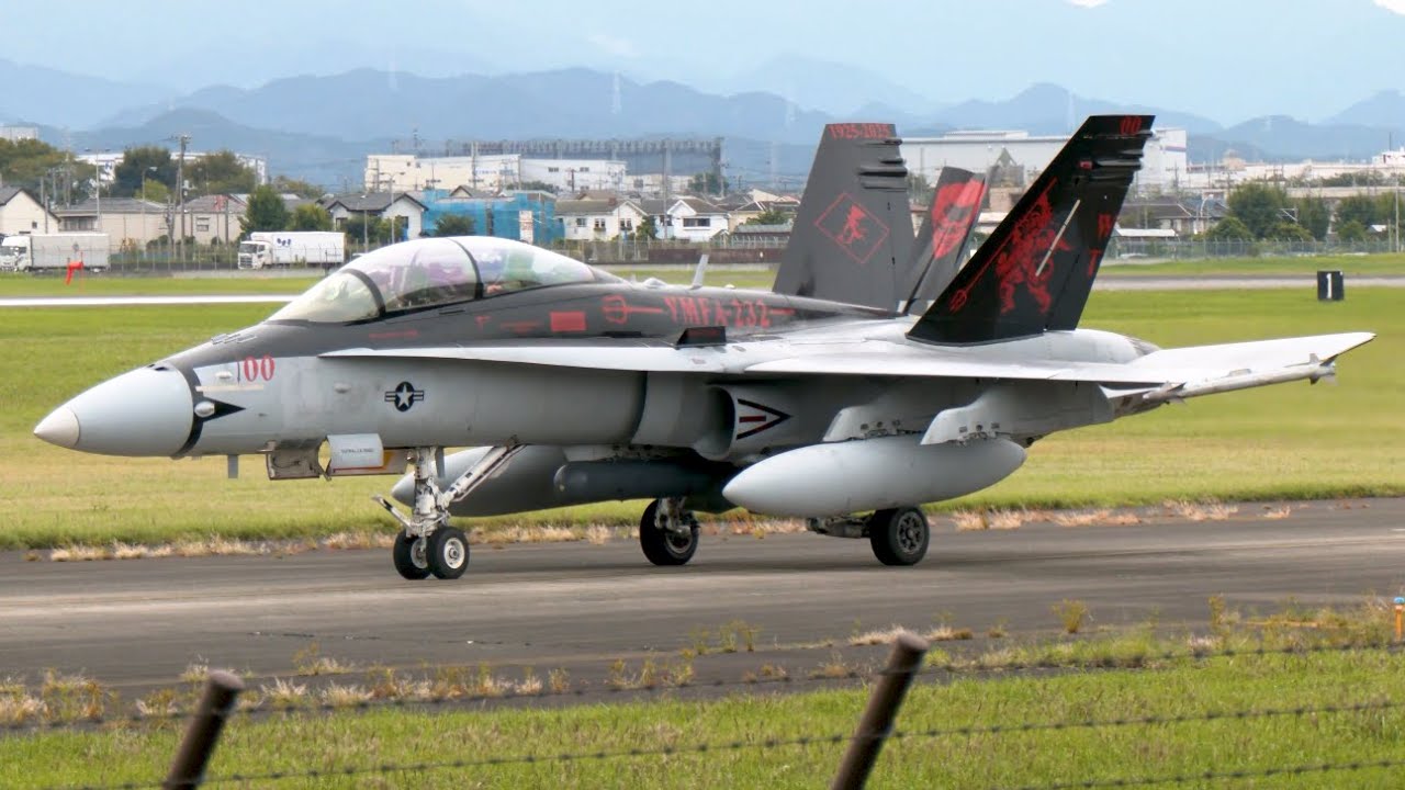 アメリカ海兵隊戦闘機F/A18ホーネット横田基地へ3機飛来 Yokota