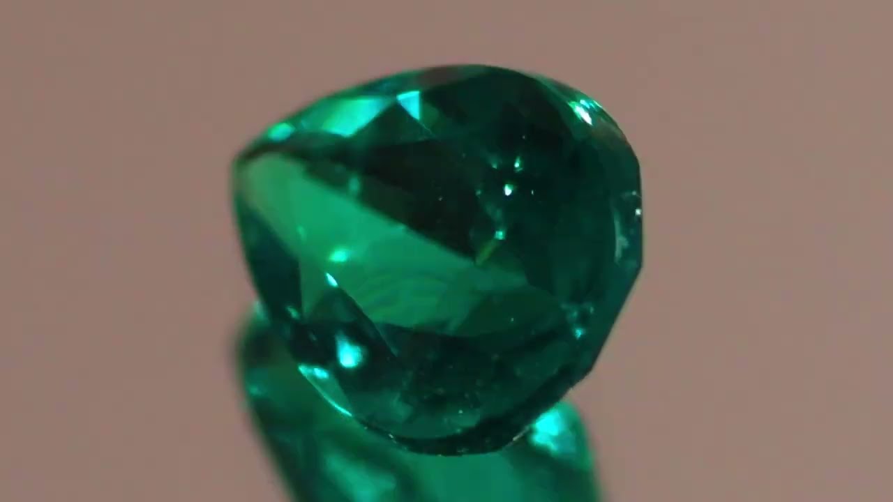 天然アウイナイト 0.20ct 【美濃色グリーン】 アフガニスタン 日独鑑別付