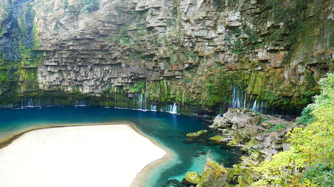 究極の美◼️蔵からかなり美しいエメラルドグリーンの見事な大きな壺