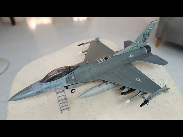 エリートフォース F-16fighting falcon1/18 エリートフォースF