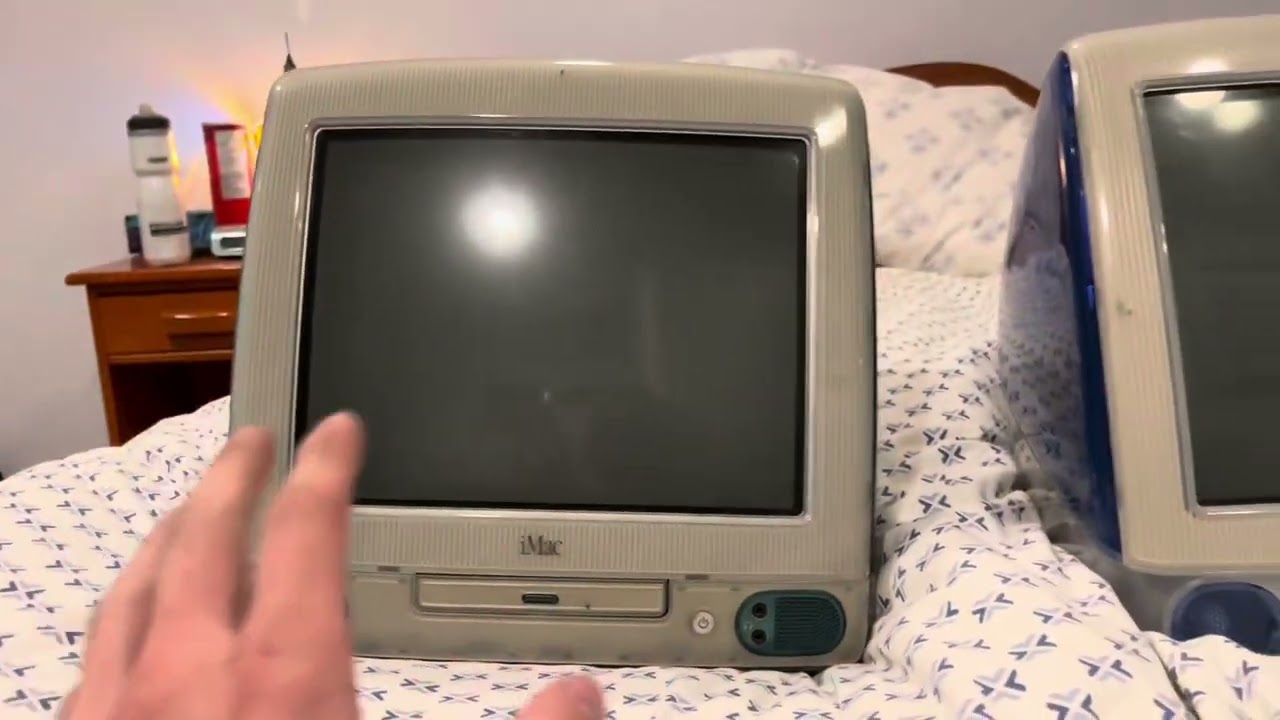 レアな商品The iMac G3 (Slot Loading) レアな商品The iMac G3 (Slot