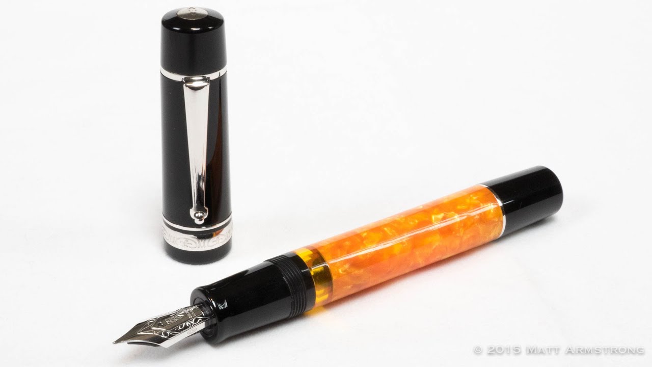 Fountain Pen Review: Delta Dolcevita Federico Stantuffo - YouTube