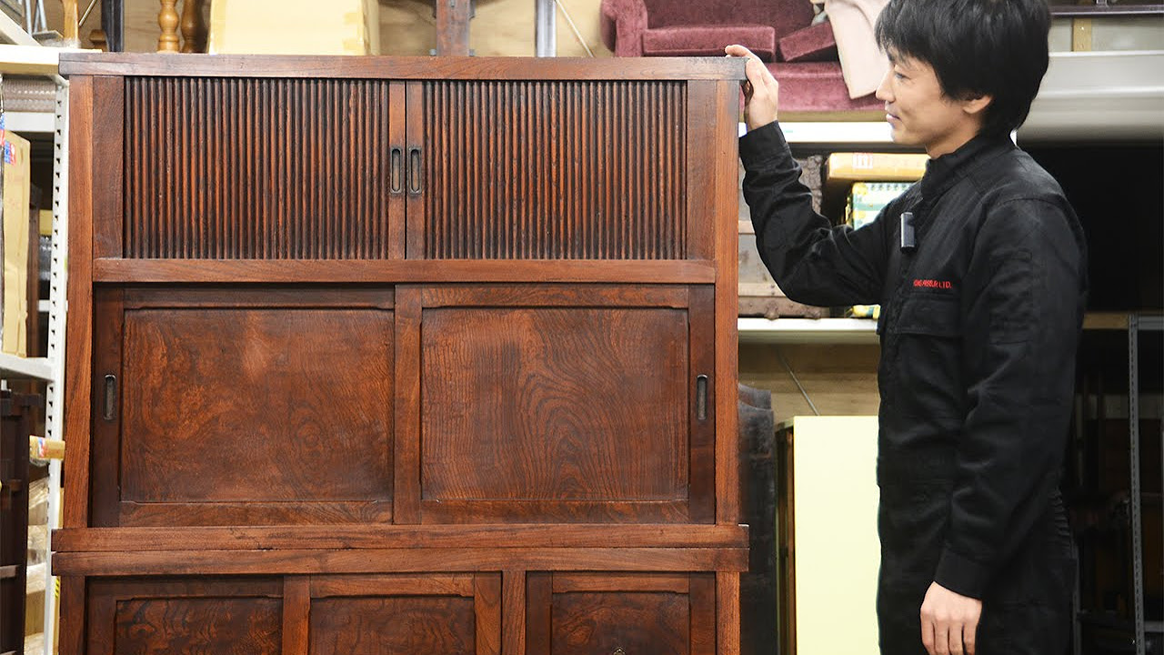 昭和レトロ家具 「じゃばら扉の収納棚」 - YouTube