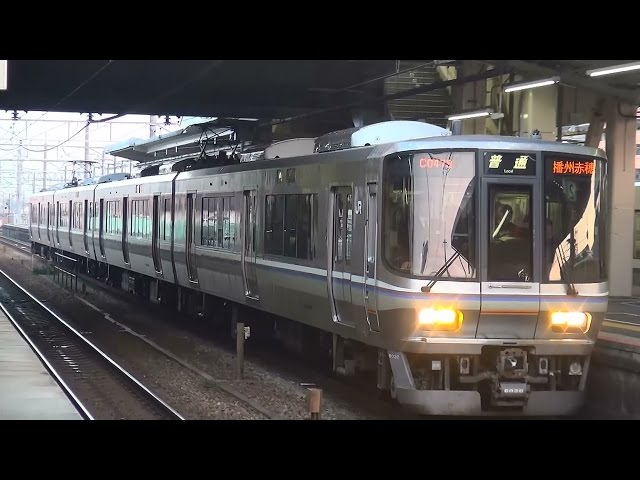 JR西日本223系6000番台4両編成の網干駅16時44分発普通播州赤穂行き
