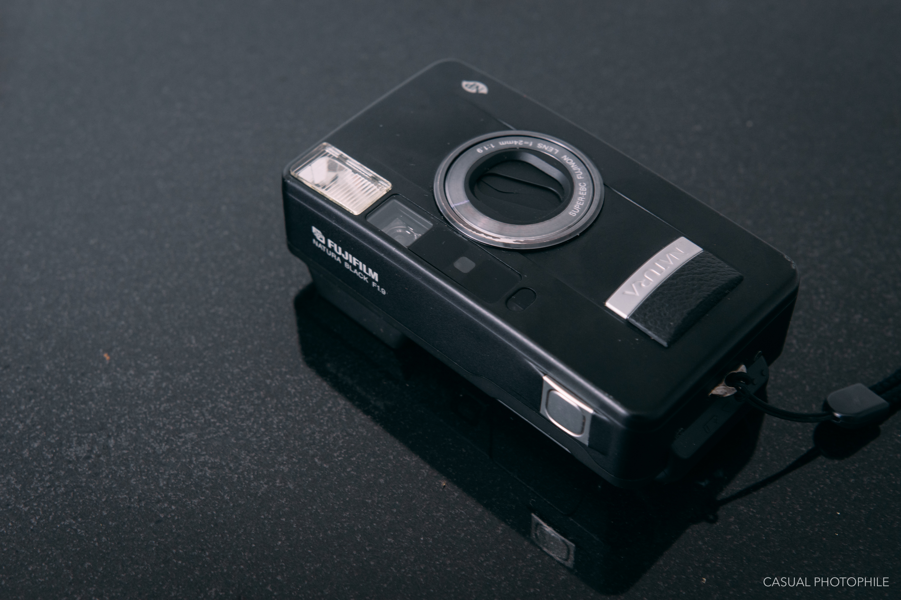Fujifilm Natura Black (24mm F/1.9 Lens) Point and Shoot Review