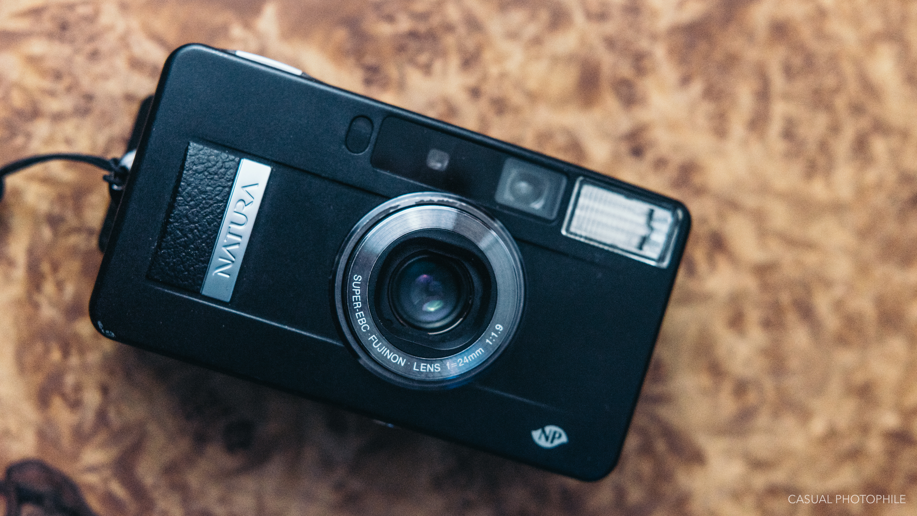 Fujifilm Natura Black (24mm F/1.9 Lens) Point and Shoot Review