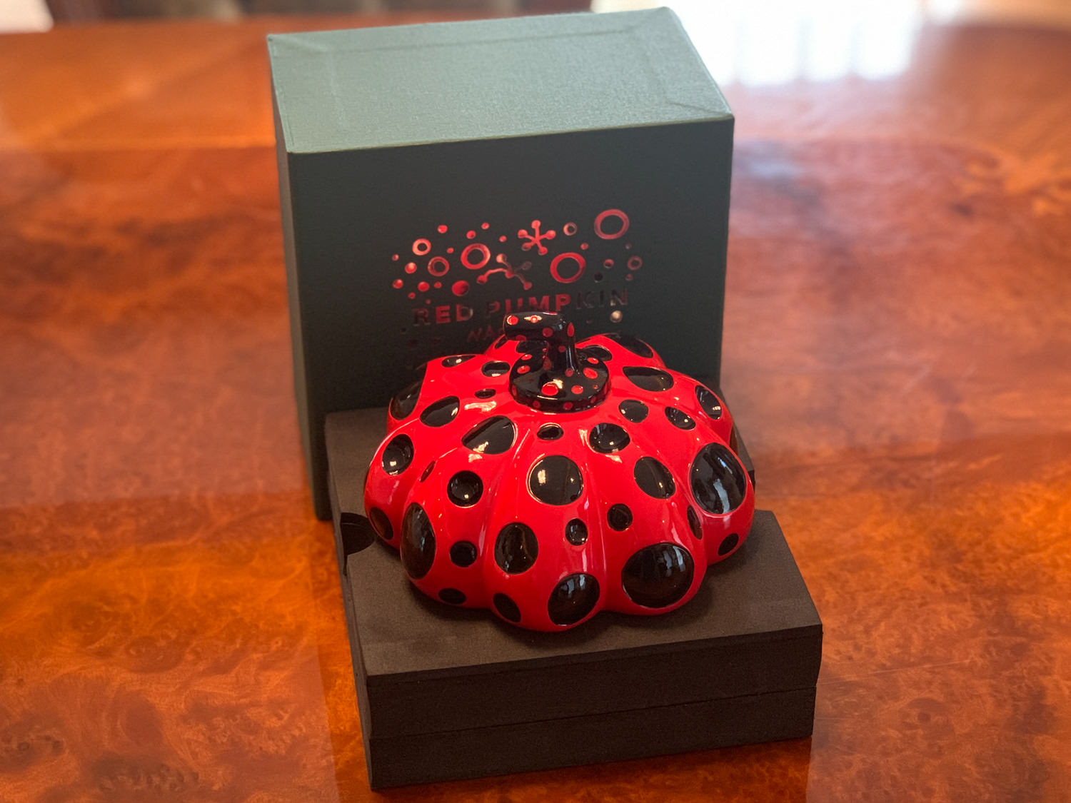 草間彌生 直島限定 赤い かぼちゃオブジェ 草間彌生 直島限定 かぼちゃ