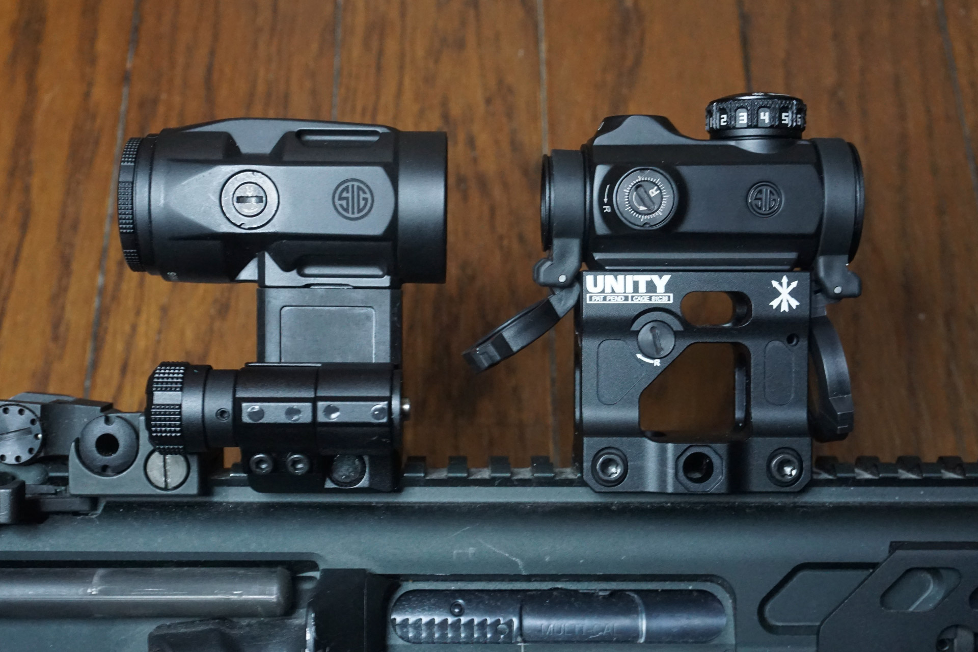 実物ほぼ未使用品SIG SAUER ダットサイト+マグニファイア 実物ほぼ未