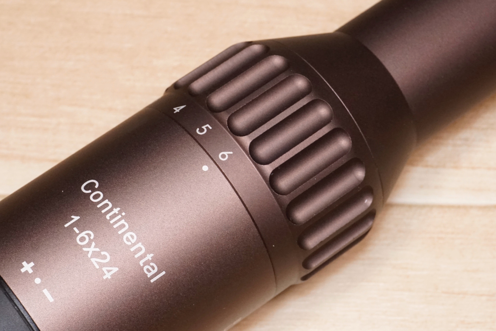 上位グレードの新型、Vector Optics CONTINENTAL 1-6×24 SCOC-34の