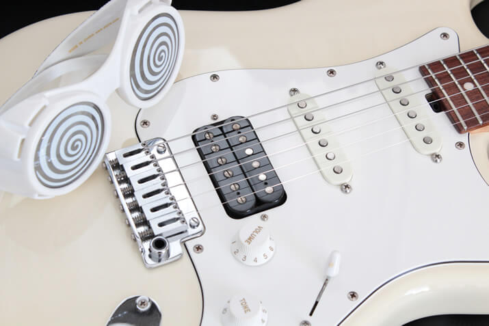 徹底検証》SSH配列ストラトの魅力に迫る！【エレキギター博士】