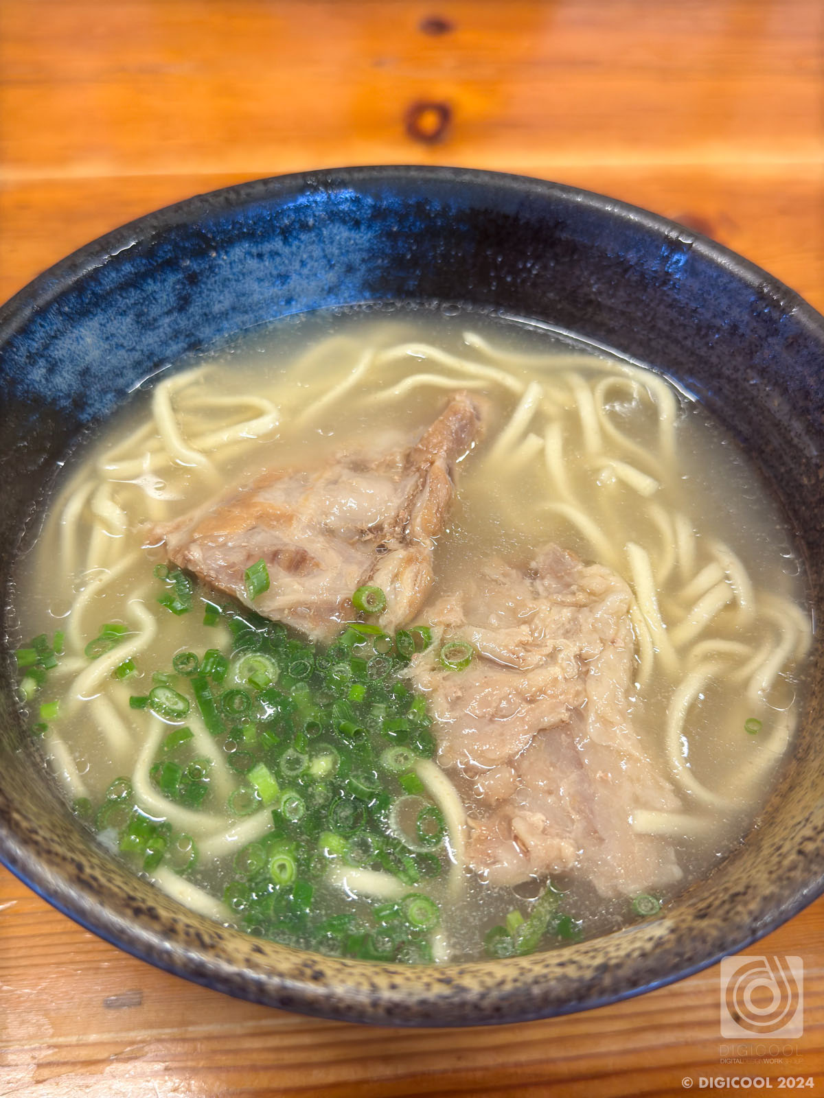 沖縄県 南城市・濃厚だけどスッキリな豚骨ストレート麺が美味い「沖縄
