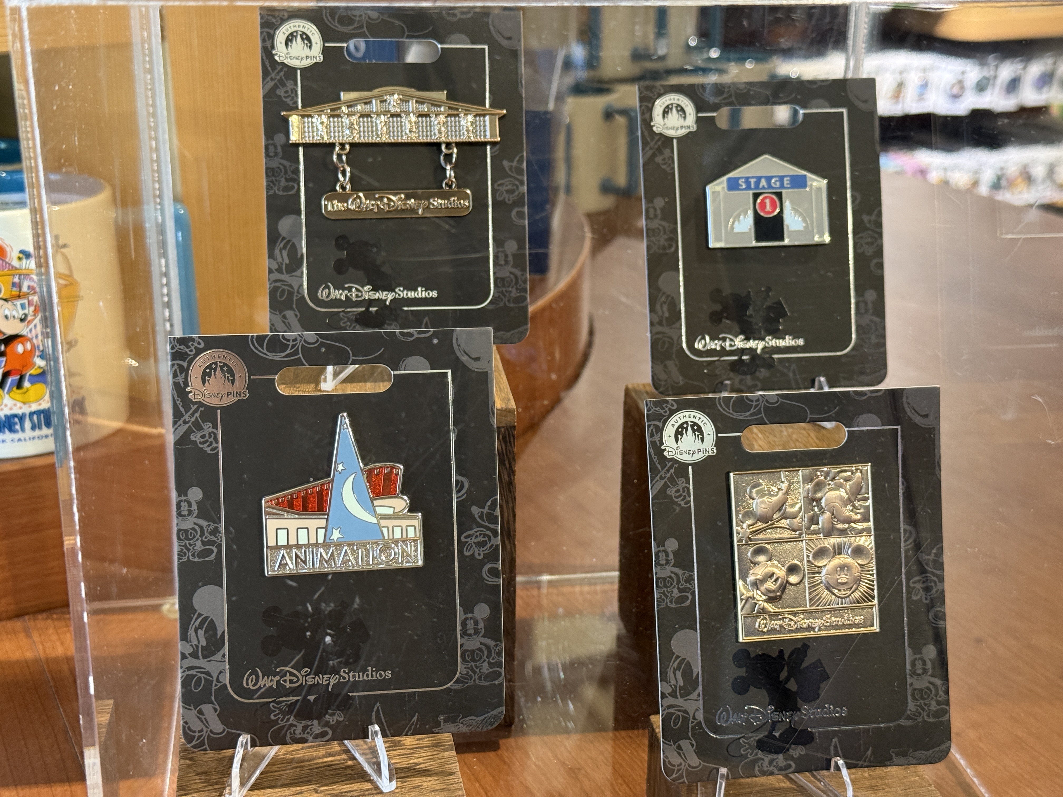 最新ピン情報】ウォルト・ディズニー・スタジオのピンバッジ