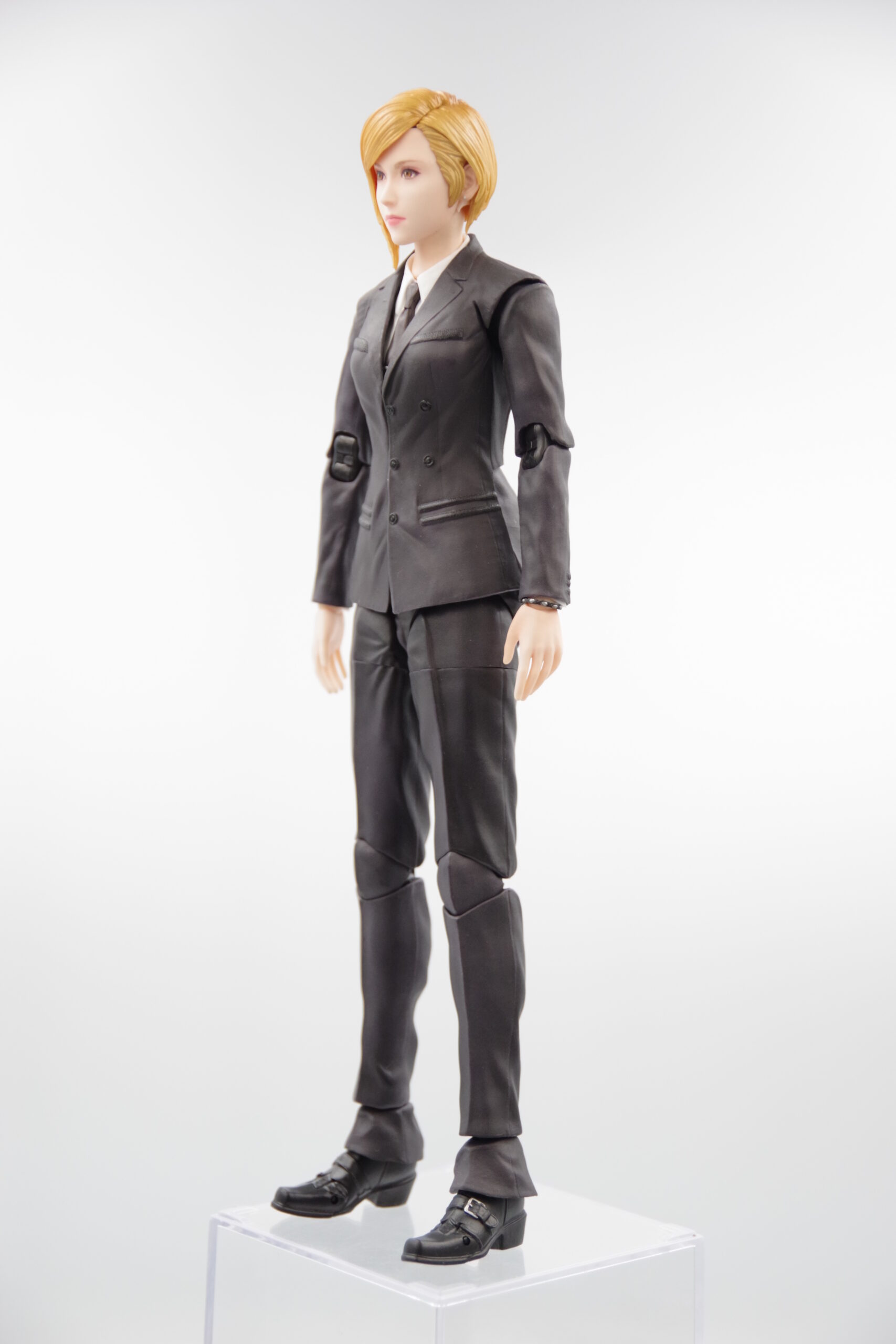 ファイナルファンタジーVII リバース PLAY ARTS改 イリーナ