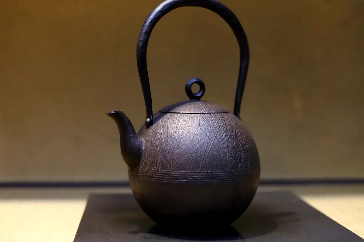 未使用品南部藩御用鋳物師16代鈴木盛久(成郎)作 鉄瓶