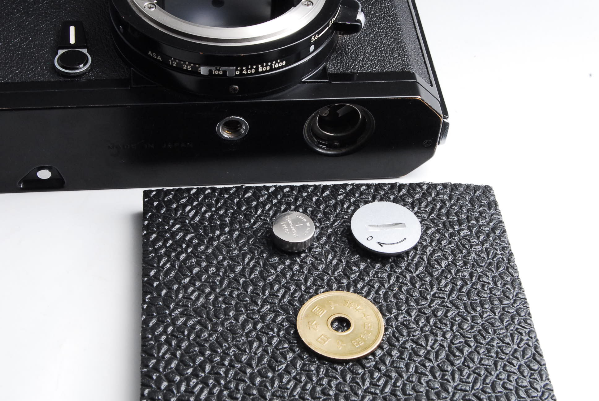 Nikon Nikomat FT2カメラの基本的な操作方法と各種ダイヤルボタン類の