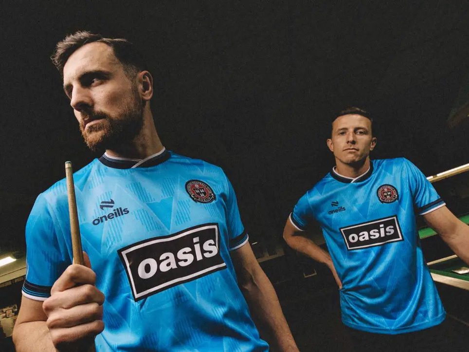 オアシスのコラボシャツから学ぶ、ボヘミアンFCの生存戦略｜LADS FOOTBALL