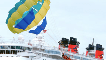 Disney Destiny Cruise ship ディズニーデスティニー号