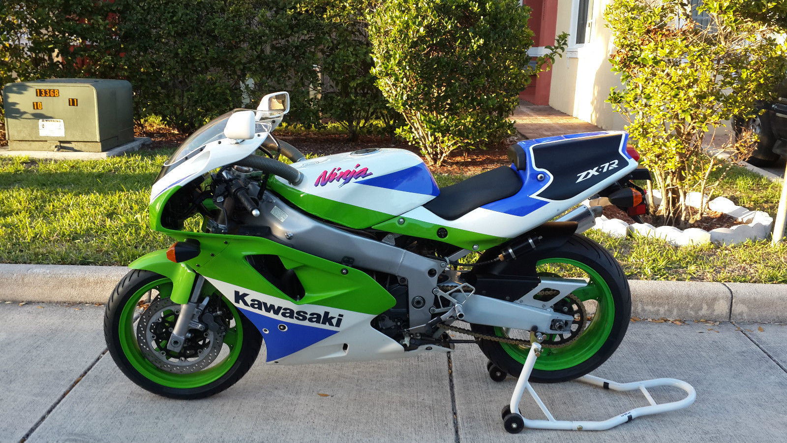 Homologation Special – 1992 Kawasaki Ninja ZX-7R K1 | Bike-urious