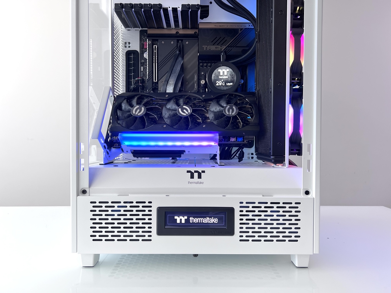 Thermaltake LCD Panel Kit Snow Review (for The Tower 500) - Page 4