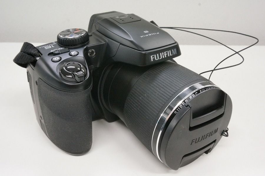 フジフィルムのデジタル一眼レフカメラ「FINEPIX S8400」買取実績