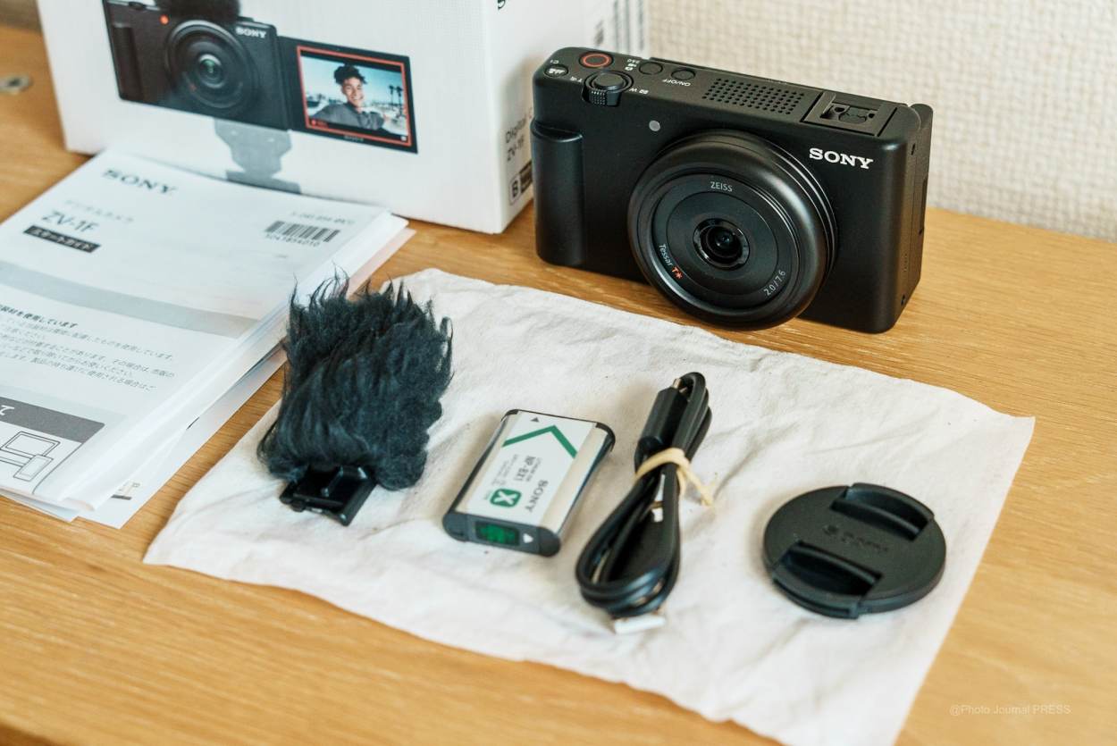 SONY コンパクトデジタルカメラ ZV-1F グリップ&バッテリー