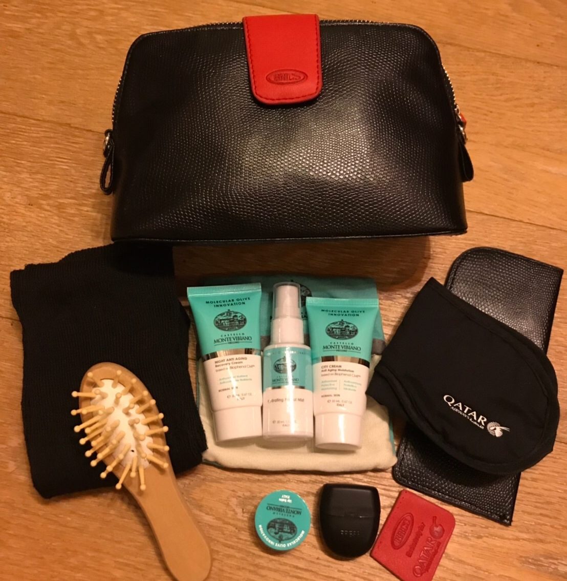 カタール航空ビジネスクラス機内アメニティ 黒と白のセット カタール