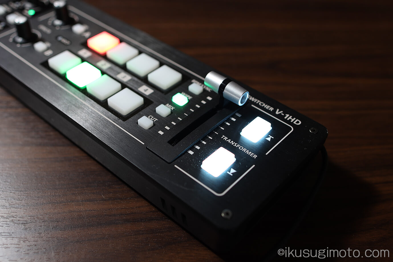 ほぼ新品箱無し】ATEM Mini スイッチャー ほぼ新品箱無し】ATEM Mini