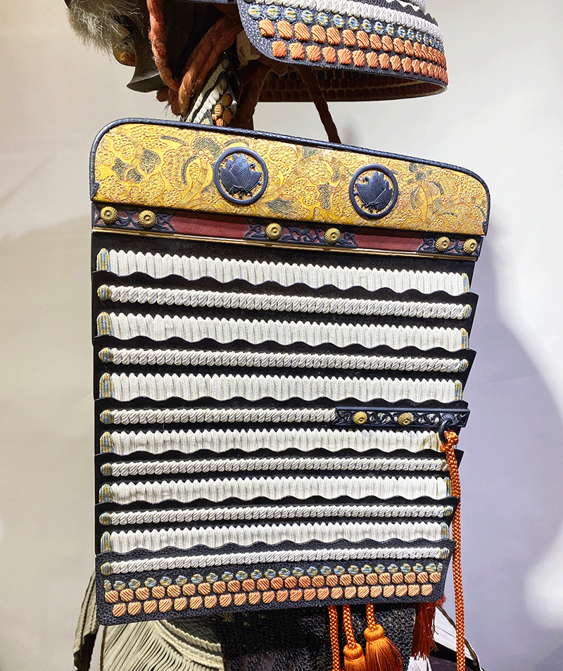 鎧櫃具足挟箱 銀杏家紋 厚漆塗黄銅金具彫刻 江戸期保証 【公式通販】