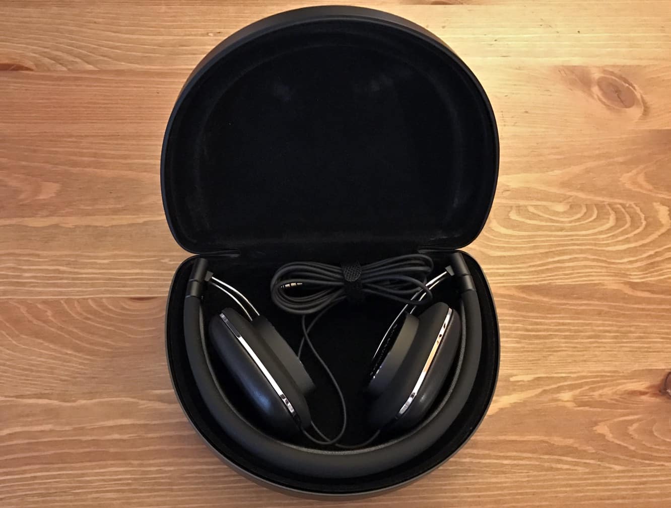 Review: Bowers & Wilkins P3 Series 2 Headphones | iLounge