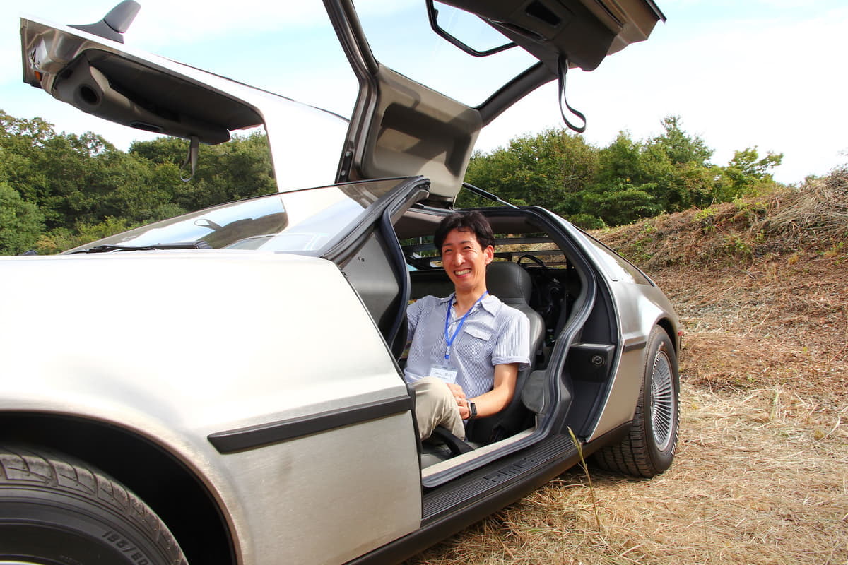 バック・トゥ・ザ・フューチャーの劇中車「デロリアン」に魅せられた男