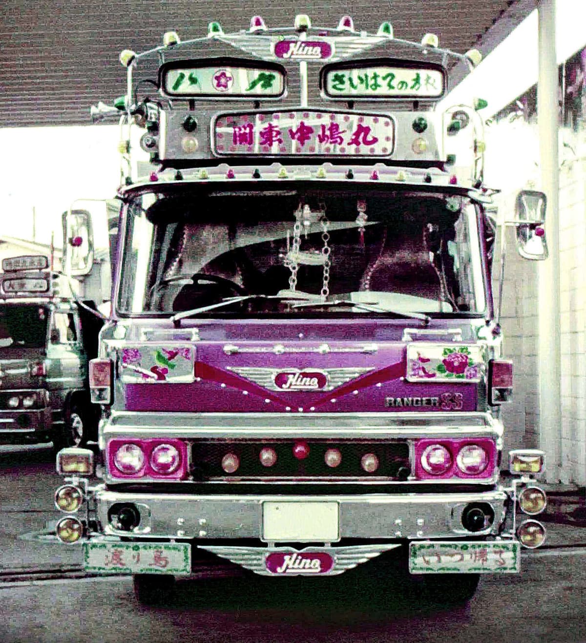 トラック野郎の憧れだった「動くアート」！ 昭和を駆け抜けた伝説の