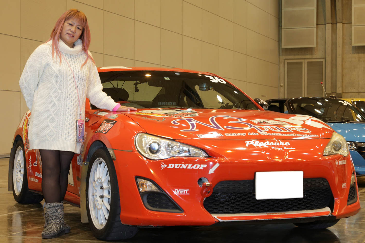 彼女のトヨタ「86」は「オカザえもん」公認のラリー車両でござる。普段