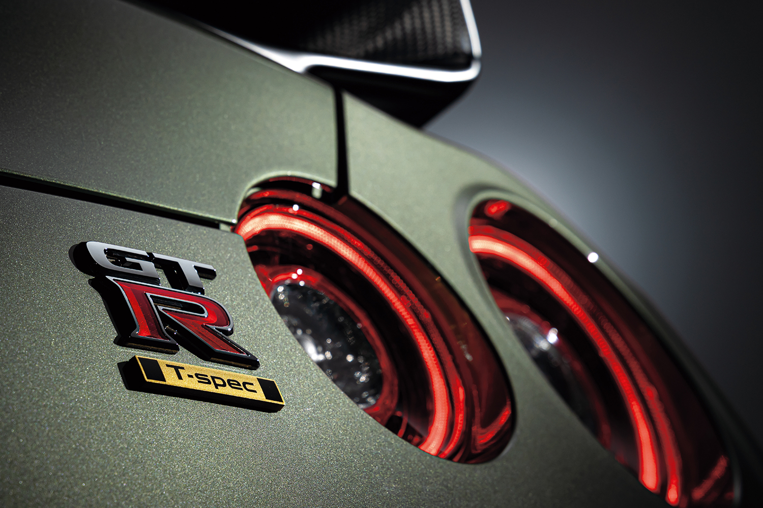 超レア品 NISSAN R35 GT-R 販売店用ポスター 額縁付き 中古美品