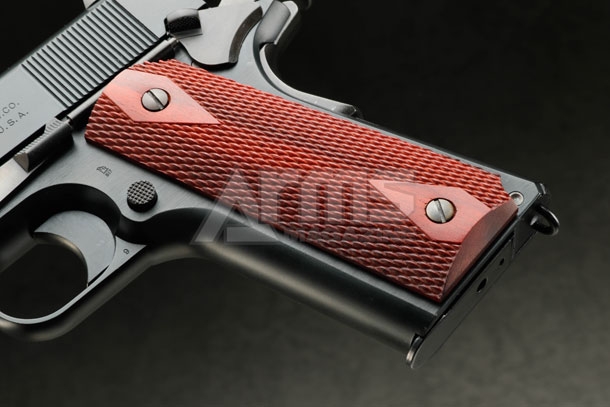 貴重な末期生産型を木製グリップ付きで再現「ウエスタンアームズ