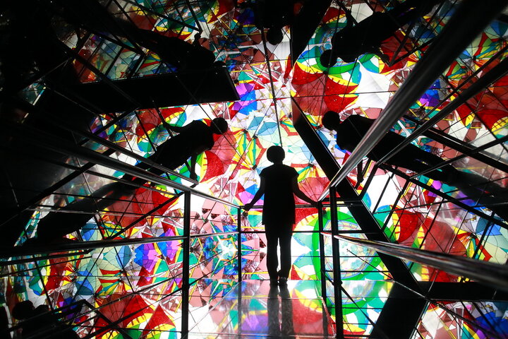 巨大万華鏡で煌めく光の世界へ。ガラス体験やお土産もキラキラ♪「三河