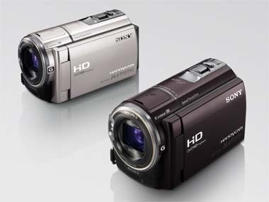 人気モデルが小型化 プロジェクター搭載モデルも用意 「HDR-PJ590V