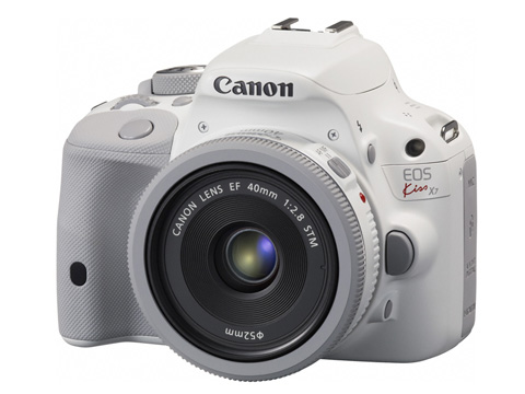 キヤノン初」 EOS Kiss X7にホワイトモデル - ITmedia NEWS