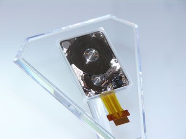 ギネス級”0.85インチHDDは携帯にも - ITmedia NEWS