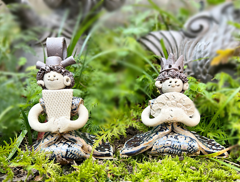 Amazon.co.jp: 砥部焼 森元青芳作 念ずれば花ひらく 陶器人形 : ホーム