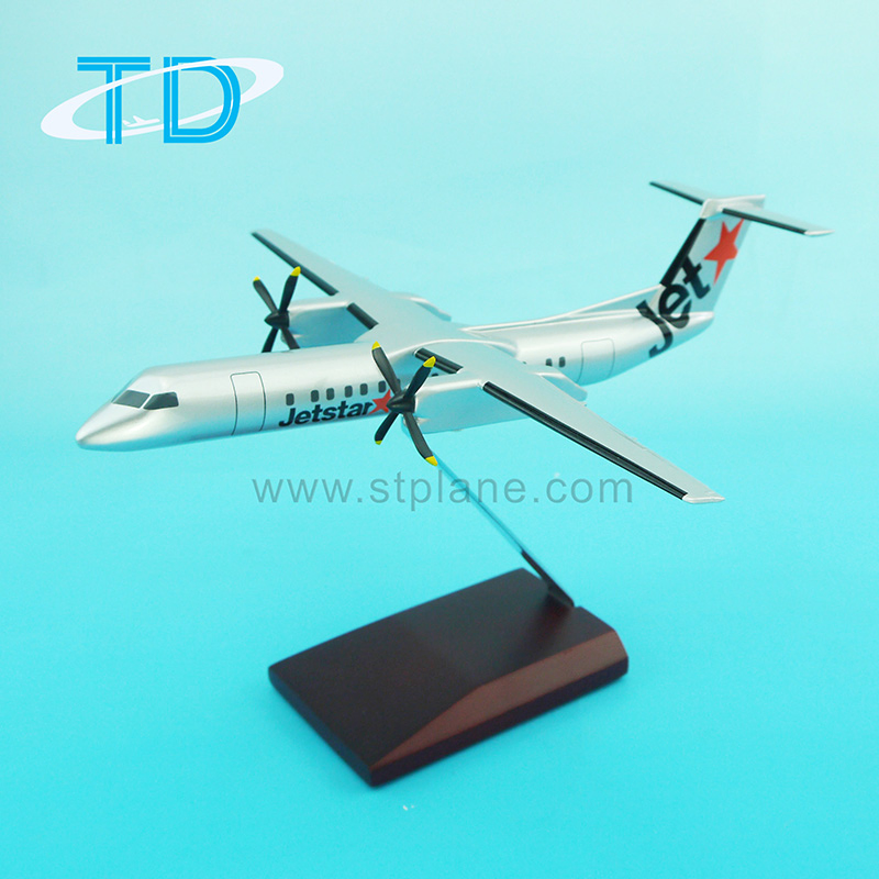 非売品 美品】 Dash8 Q300 航空機模型 ソリッドモデル Amazon.co.jp