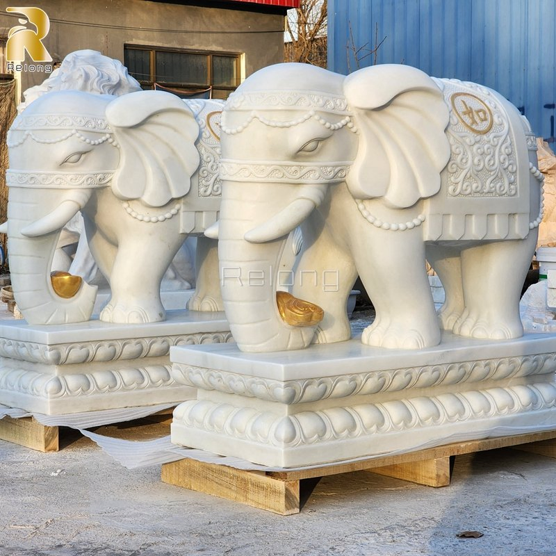 大理石。ゾウの背中の中にゾウ。さらにその中にもゾウ。計3重のゾウ