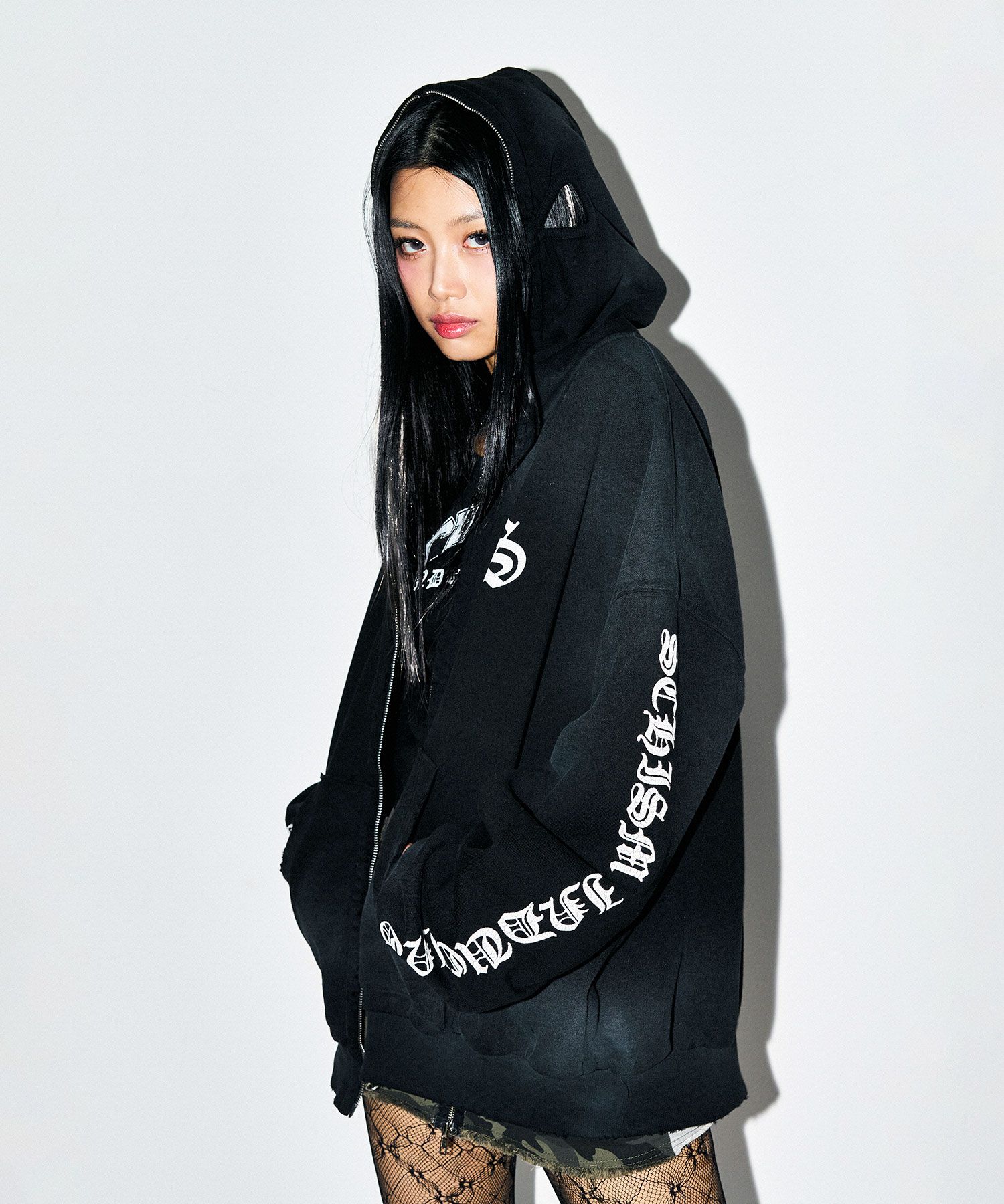 ミュージシャン SiM x Deviluse ZIP Hoodie Black S25001 SiM x