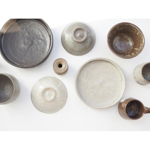 益子焼 台付き皿 成井恒男. 益子焼 台付き皿 成井恒男 益子焼