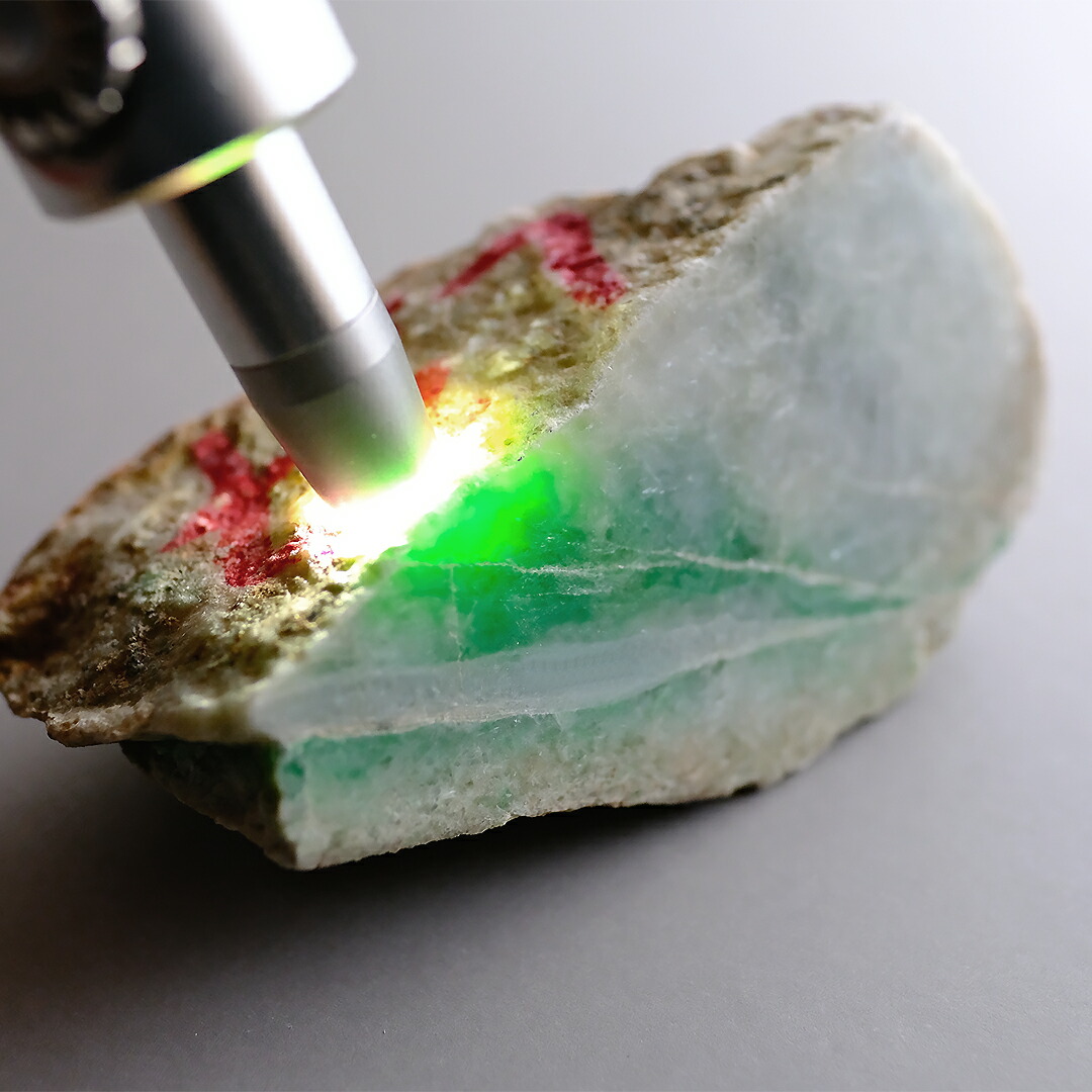 ミャンマー産天然本翡翠原石267g5面カット内一面のみ磨き済み［JADEITE］