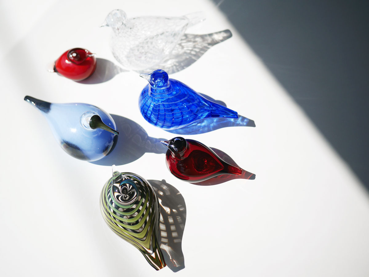 落とす影まで美しい、手吹きガラスオブジェ Birds by Oiva Toikka
