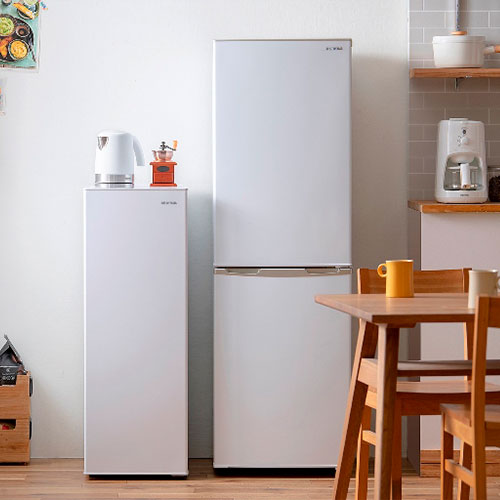 楽天市場】スリム冷凍庫 80L IUSN-8A-W ホワイト アイリスオーヤマ