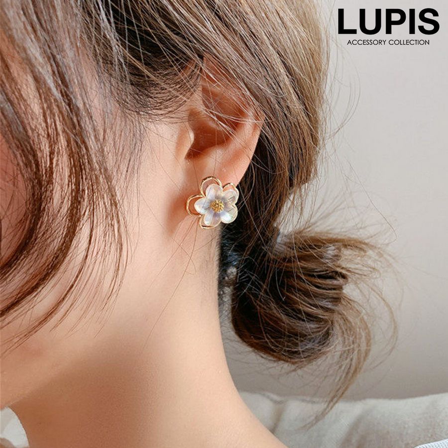 ハイクオリティ 三つ葉ピアス フラワーピアス ホワイトゴールドカラー